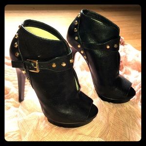 Michael Korda studded black heels size 6